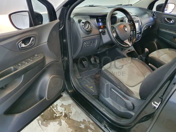 Renault Captur 1.5 DCI · Ano 2014
