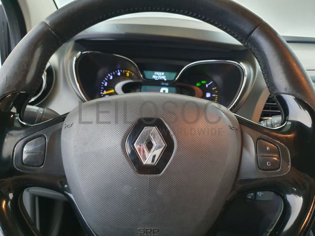 Renault Captur 1.5 DCI · Ano 2014