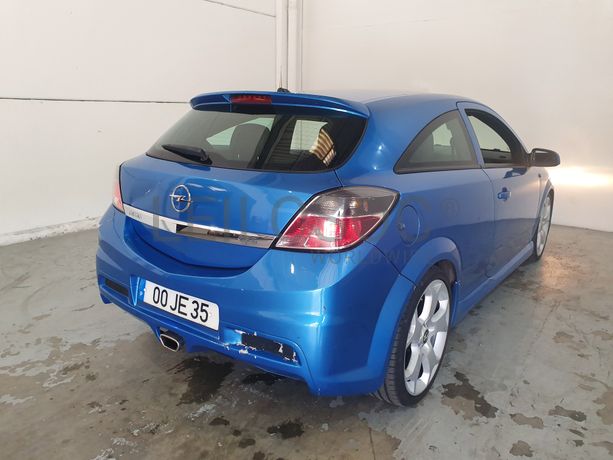 Opel Astra GTC · Ano 2010