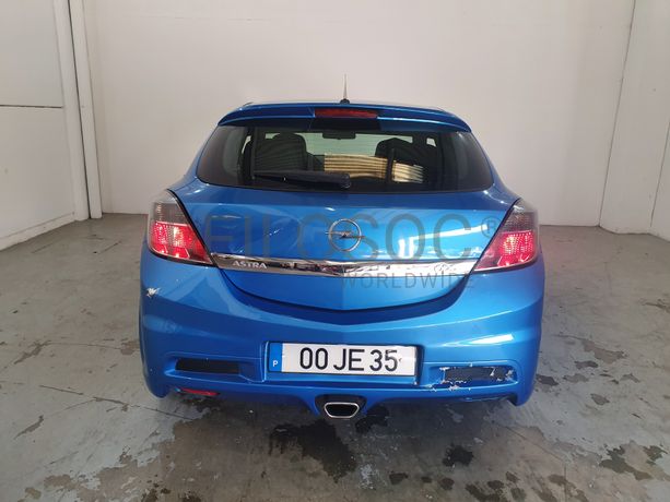 Opel Astra GTC · Ano 2010