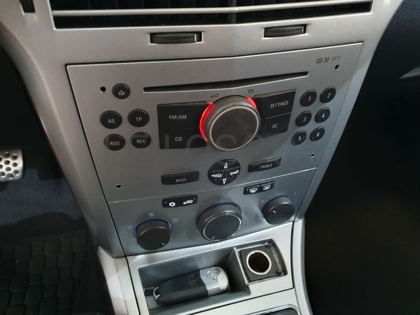 Opel Astra GTC · Ano 2010