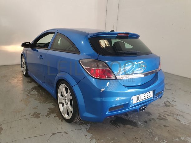 Opel Astra GTC · Ano 2010