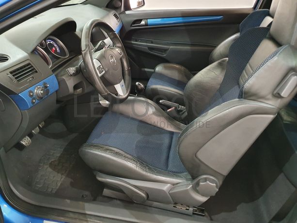 Opel Astra GTC · Ano 2010