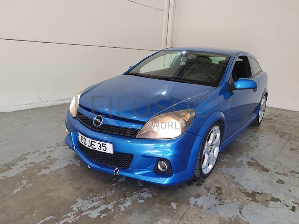 Opel Astra GTC · Ano 2010