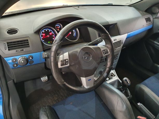 Opel Astra GTC · Ano 2010