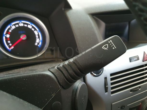 Opel Astra GTC · Ano 2010