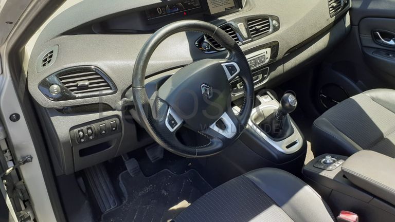 Renault Grand Scénic DCI · Ano 2013