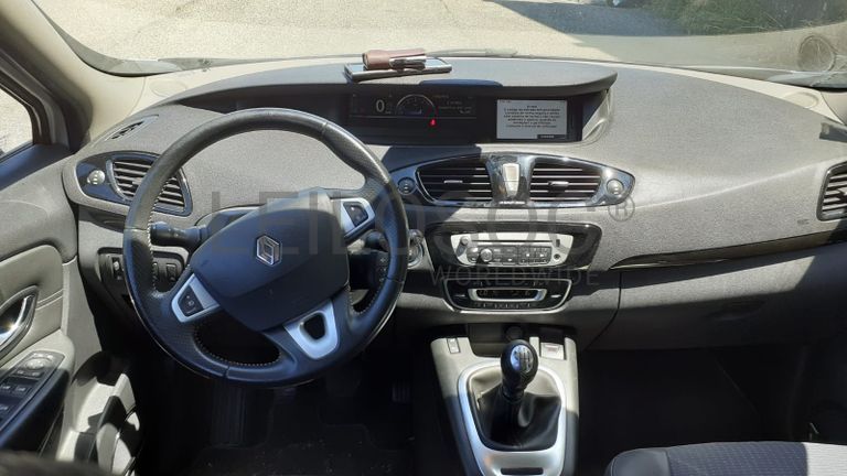 Renault Grand Scénic DCI · Ano 2013