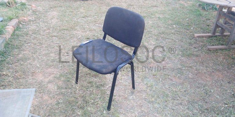 Climatiseurs, chaises, chevalets, tableaux (Garden)