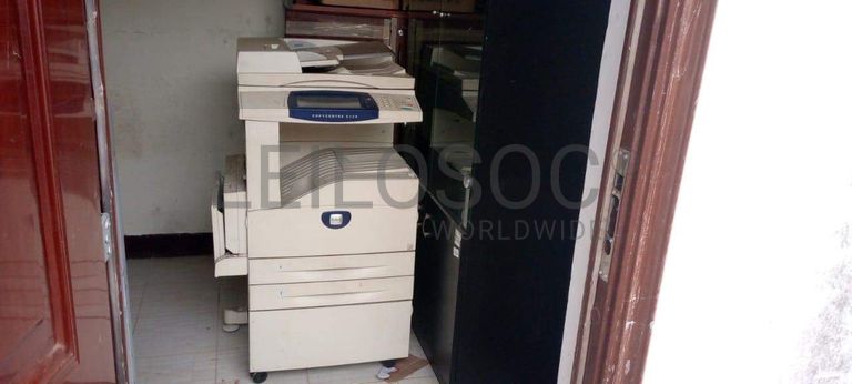 Meubles, imprimante, cartouche, refrigerateur (salle 9)