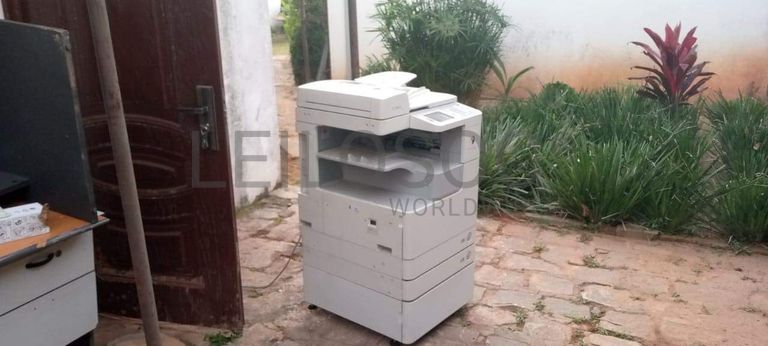 Meubles, imprimante, cartouche, refrigerateur (salle 9)