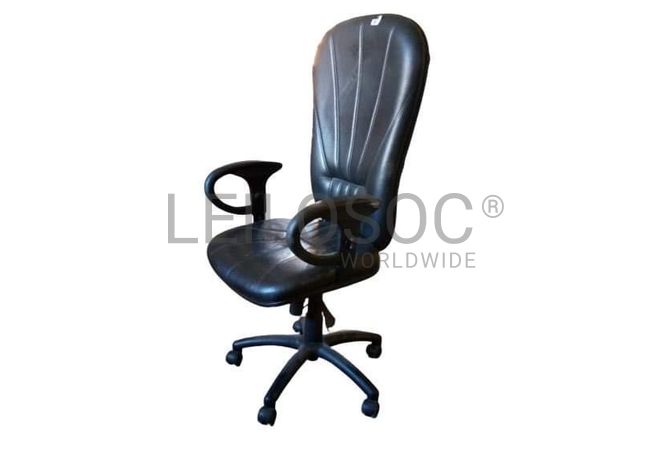 Meubles, chaises, extincteurs (salle 10, 11, 12)