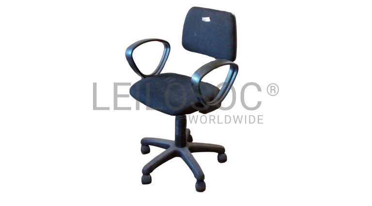 Meubles, chaises, extincteurs (salle 10, 11, 12)