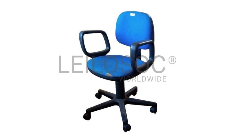 Meubles, chaises, extincteurs (salle 10, 11, 12)