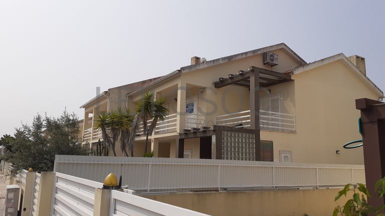 Moradia V4+1 · Charneca de Caparica, Almada