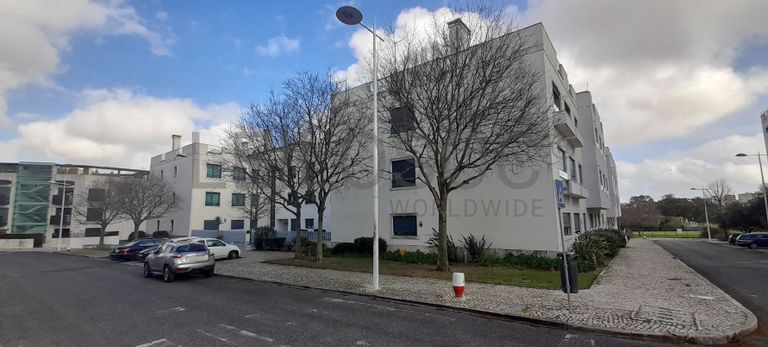 Apartamento T4 · Lugares de Garagem · Lumiar, Lisboa