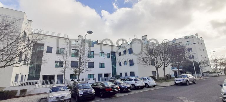 Apartamento T4 · Lugares de Garagem · Lumiar, Lisboa
