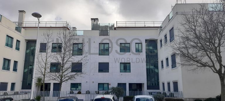 Apartamento T4 · Lugares de Garagem · Lumiar, Lisboa