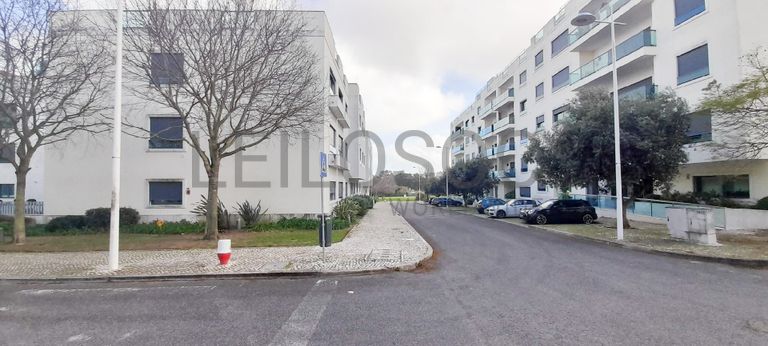 Apartamento T4 · Lugares de Garagem · Lumiar, Lisboa