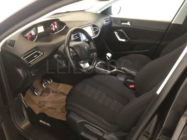 Peugeot 308 · Ano 2017