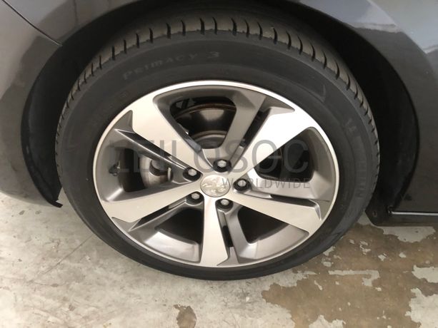 Peugeot 308 · Ano 2017