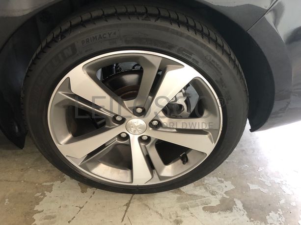 Peugeot 308 · Ano 2017