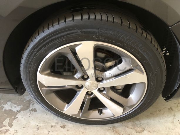 Peugeot 308 · Ano 2017