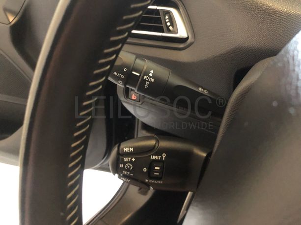 Peugeot 308 · Ano 2017