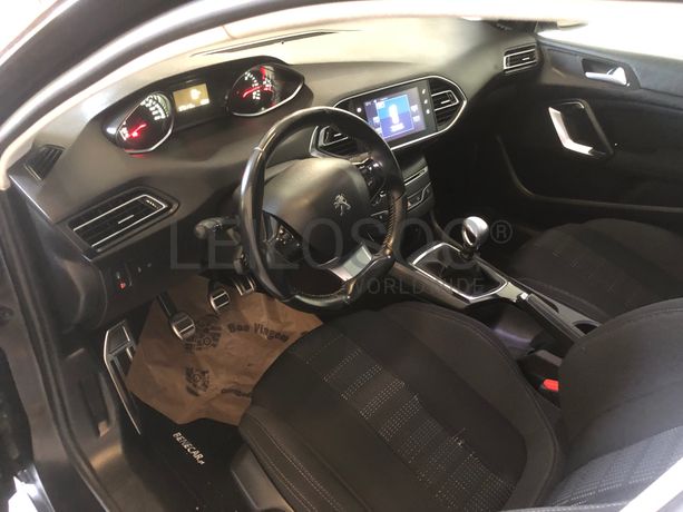Peugeot 308 · Ano 2017