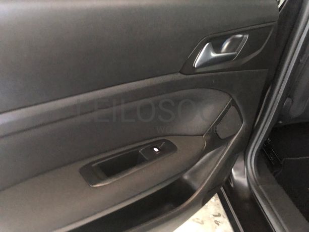 Peugeot 308 · Ano 2017