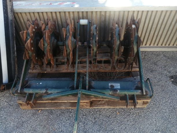 Espalhador de areia com caixa de carga