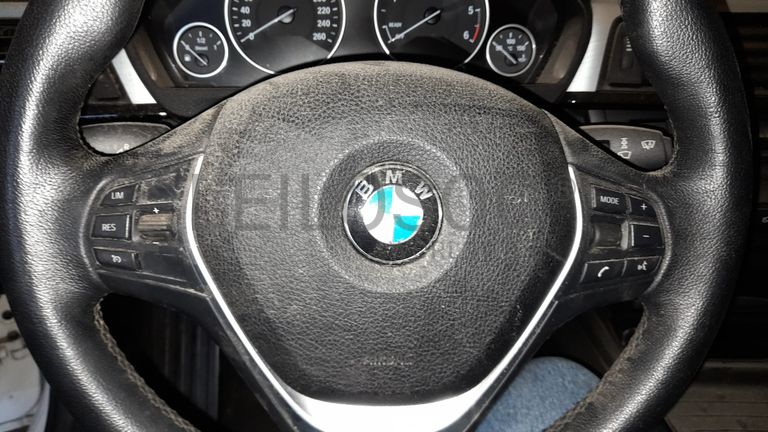 BMW 318D · Ano 2015