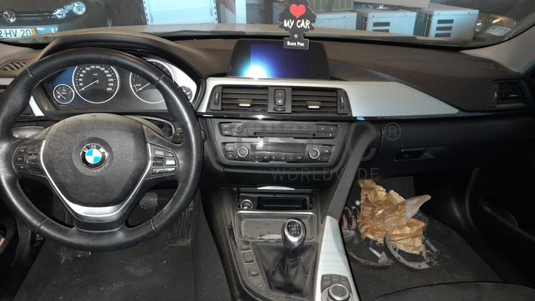 BMW 318D · Ano 2015