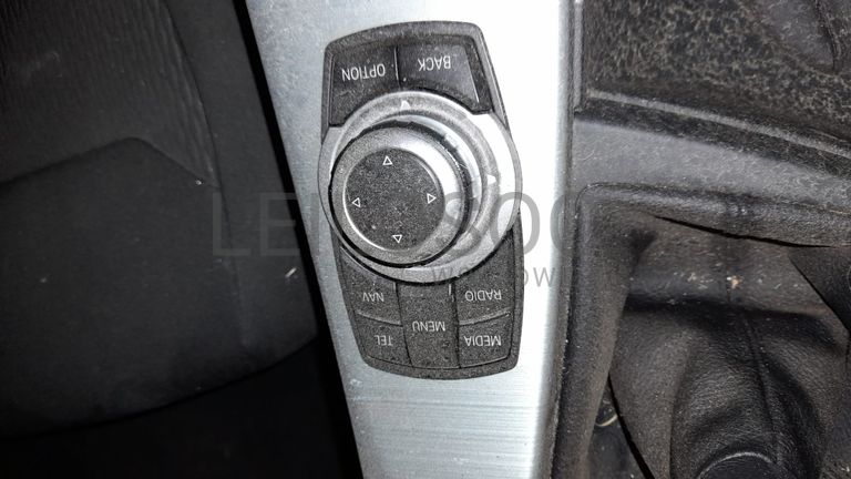 BMW 318D · Ano 2015