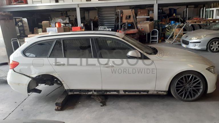 BMW 318D · Ano 2015