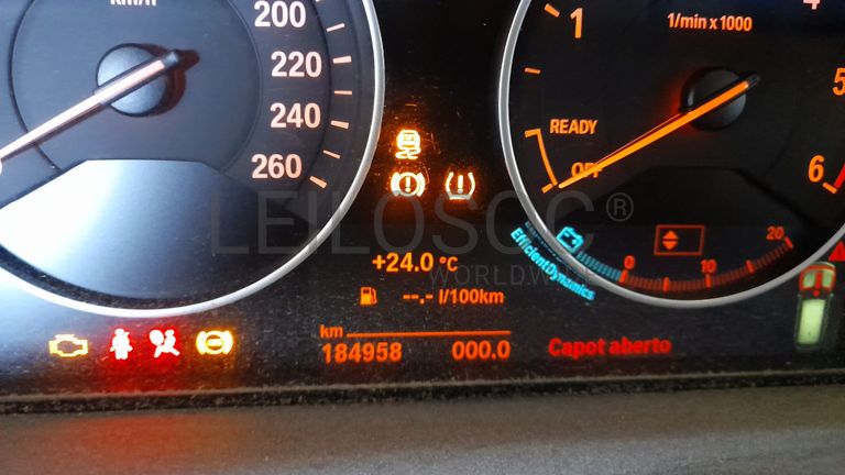 BMW 318D · Ano 2015