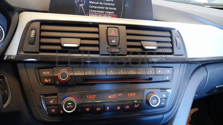 BMW 318D · Ano 2015