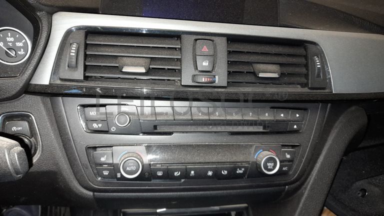 BMW 318D · Ano 2015