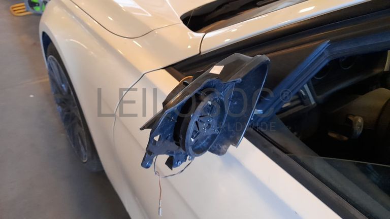 BMW 318D · Ano 2015