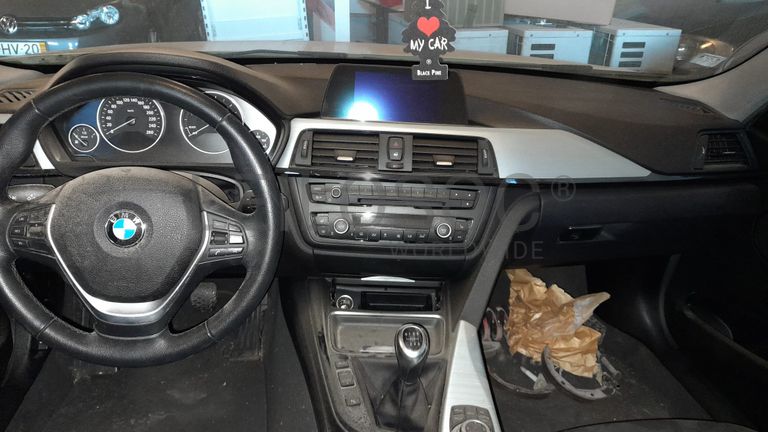 BMW 318D · Ano 2015