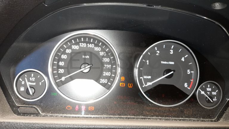 BMW 318D · Ano 2015