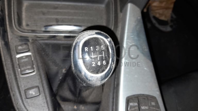 BMW 318D · Ano 2015