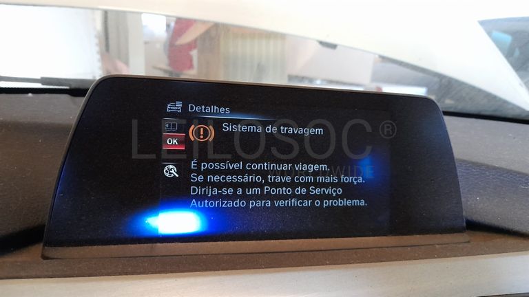 BMW 318D · Ano 2015