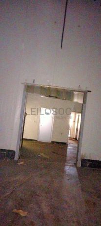 Armazém Industrial com câmaras frigoríficas instaladas · Águeda