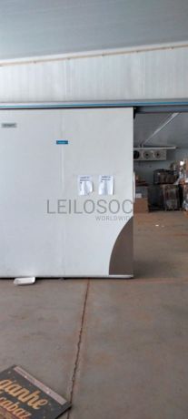 Armazém Industrial com câmaras frigoríficas instaladas · Águeda