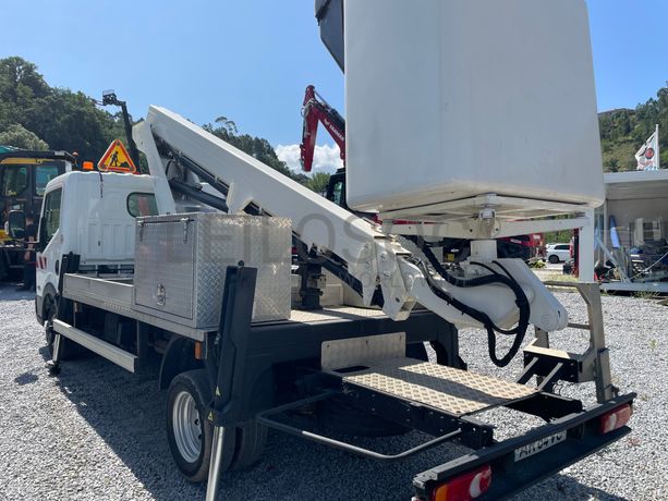 Nissan Cabstar 35.12 com Cesta Elevatória · Ano 2014