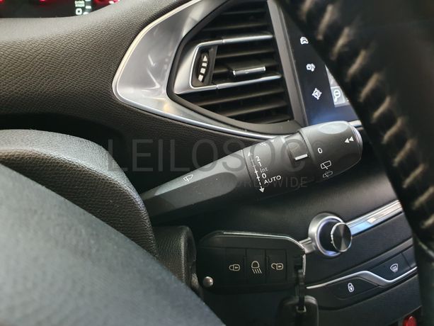 Peugeot 308 · Ano 2016