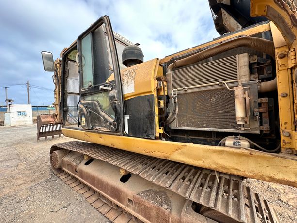 Escavadora CATERPILLAR 323 DLN