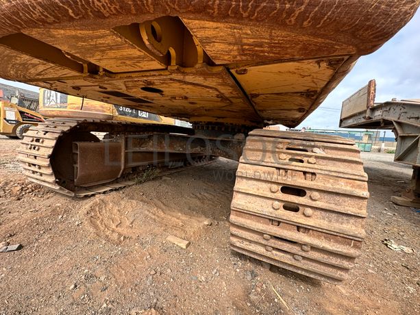 Escavadora CATERPILLAR 323 DLN