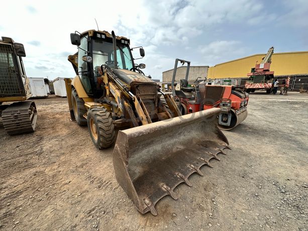 Retroescavadora CATERPILLAR 428 E